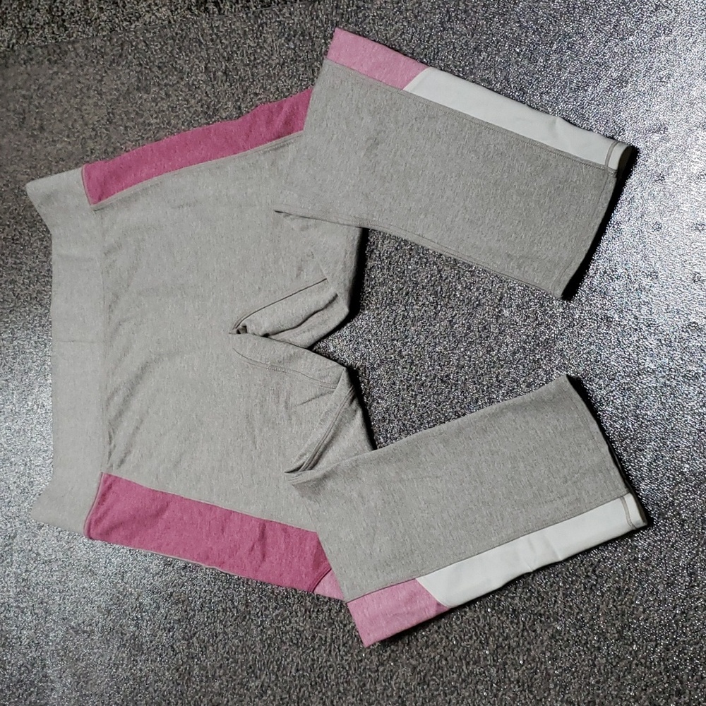 WE over ME Center Capri Crop Leggings Size XL